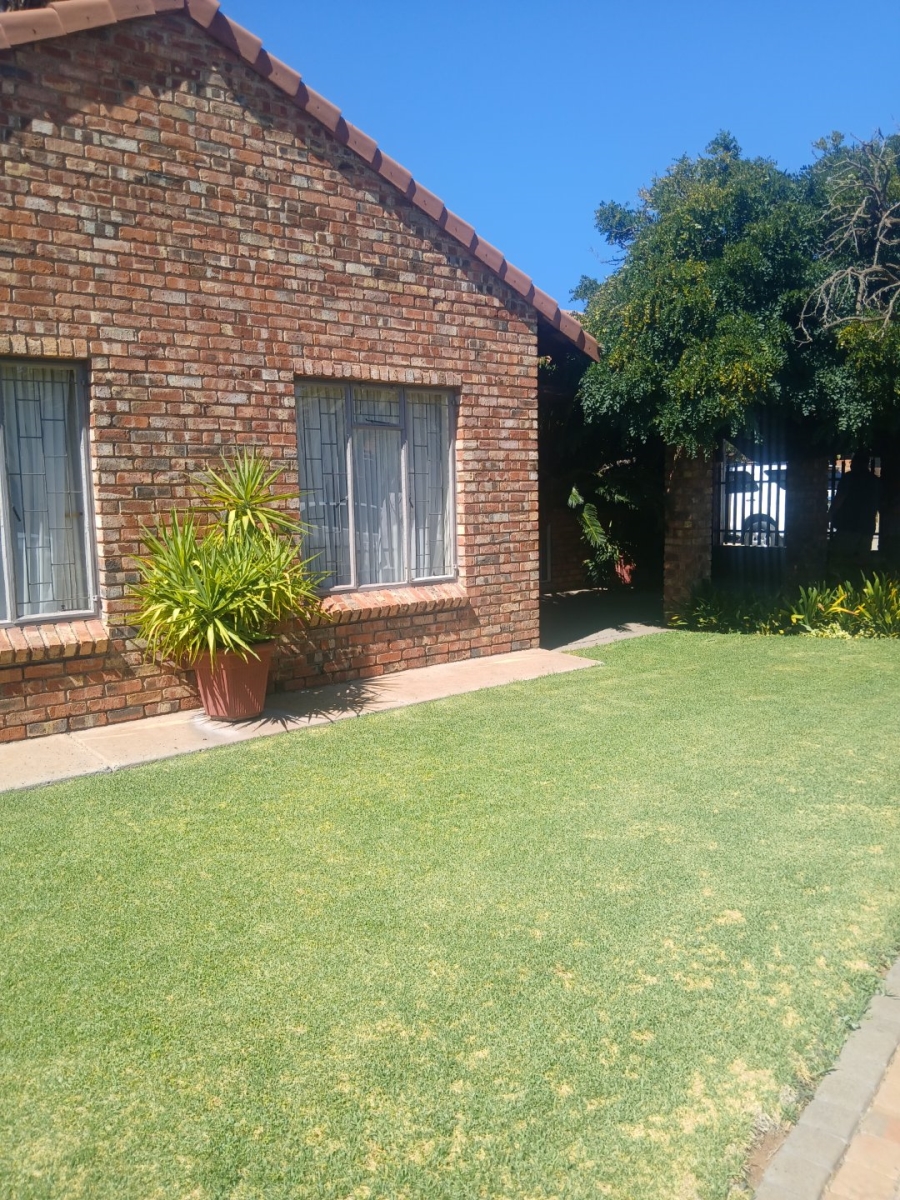 3 Bedroom Property for Sale in Roylglen Gardens Northern Cape